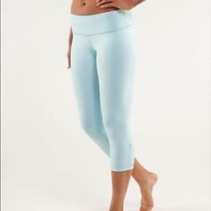 *Reversible* Lululemon Wunder Under Crop
